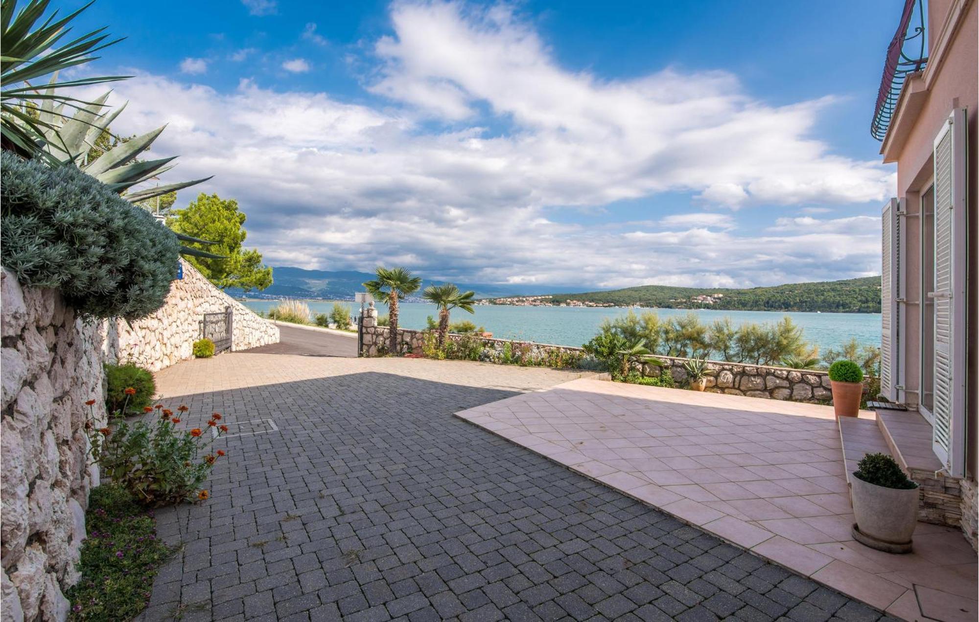 Gorgeous Apartment In Cizici With House Sea View Zewnętrze zdjęcie